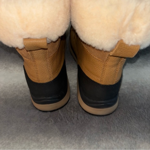 UGG Adirondack III Chestnut Waterproof Shearling Winter Snow Boots Size 11 - Picture 9 of 16